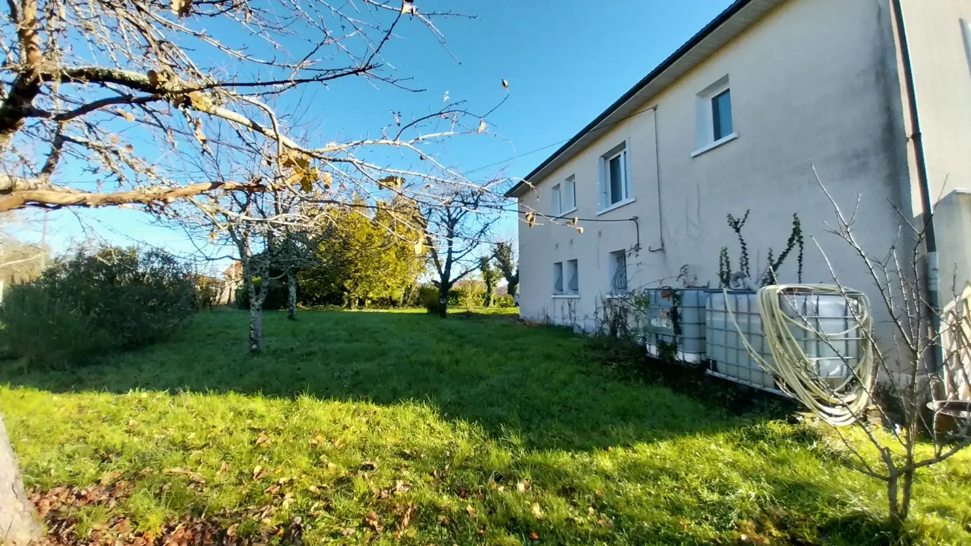 Maison de 3 chambres à Leguillac de l'Auche sur 8000m2 