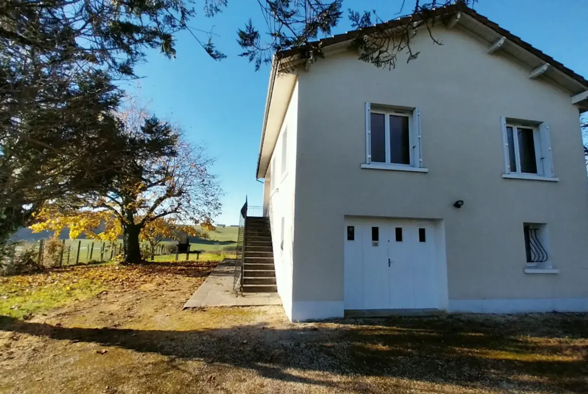 Maison de 3 chambres à Leguillac de l'Auche sur 8000m2 