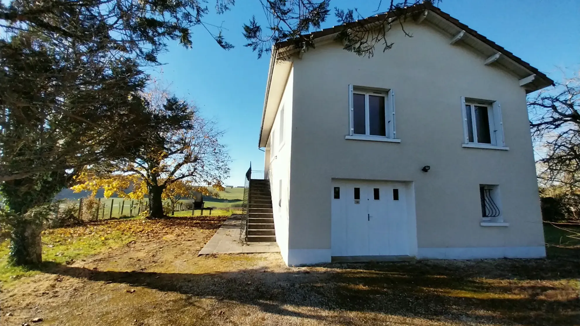 Maison de 3 chambres à Leguillac de l'Auche sur 8000m2 