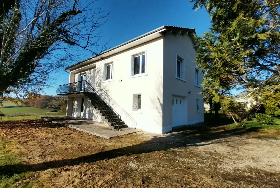 Maison de 3 chambres à Leguillac de l'Auche sur 8000m2 