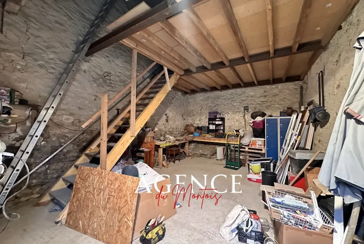 Vente Maison de Bourg à Donnemarie Dontilly - 2 Chambres, Jardin 329 m² 