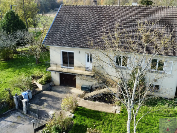 Maison spacieuse sur sous-sol à Lavangeot