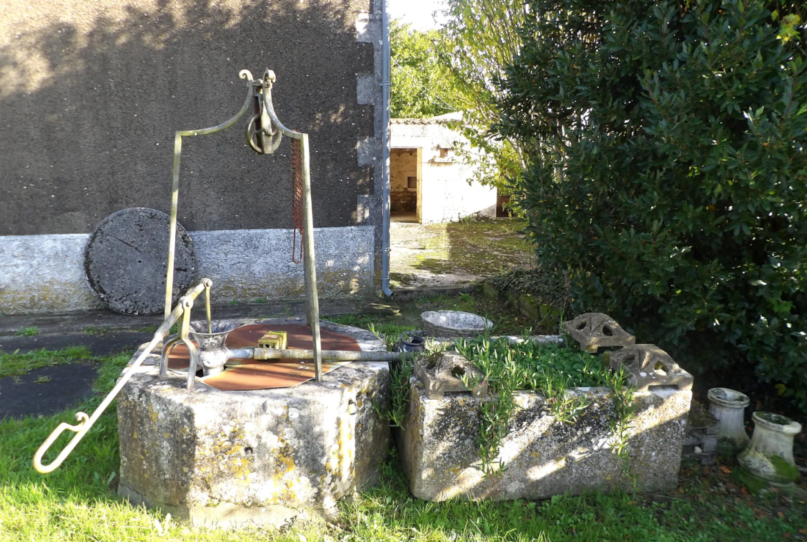 Maison charentaise à rénover à Saint-Savinien 