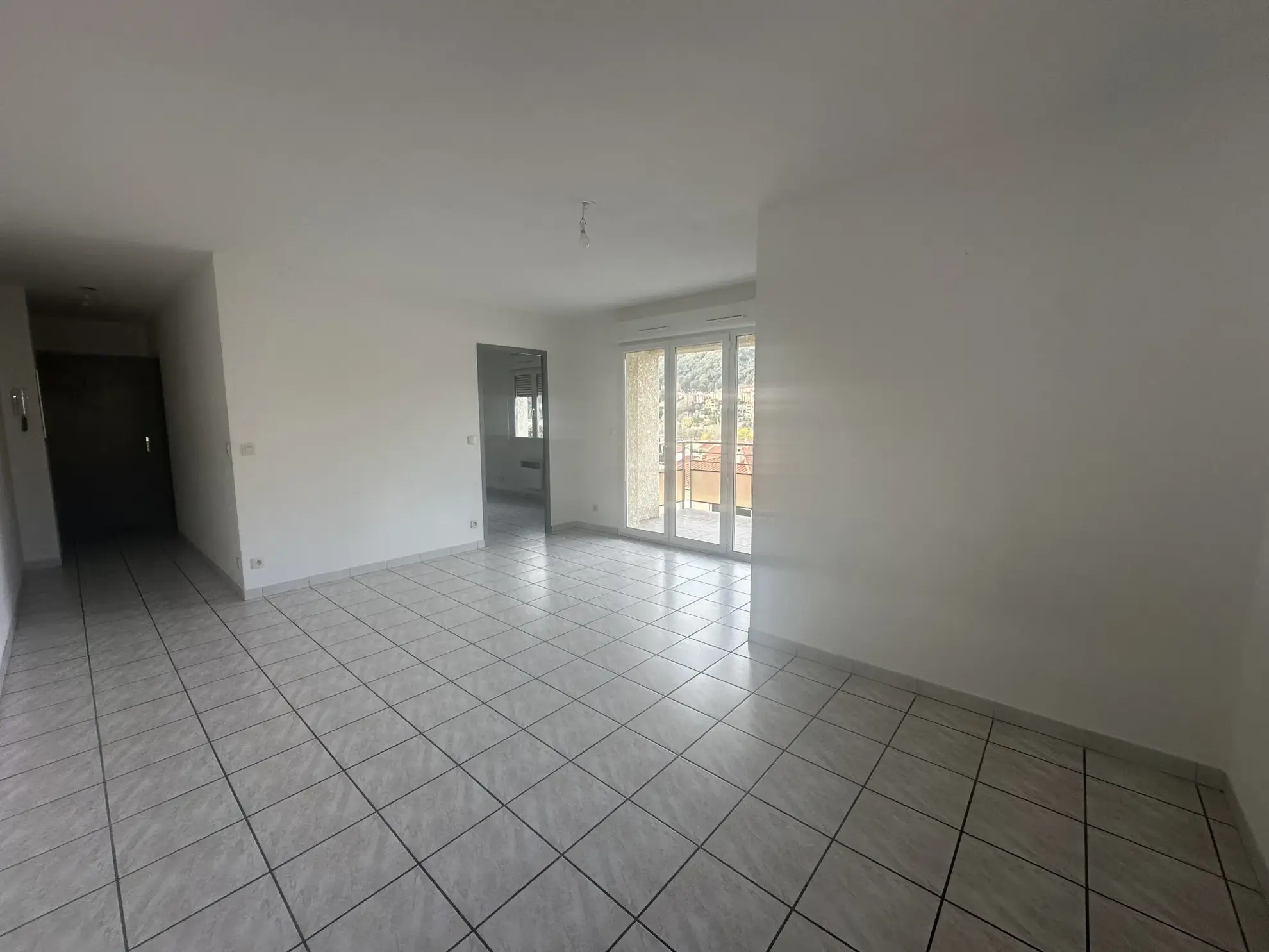 Appartement F2 à vendre à Amélie-les-Bains avec garage et vue 