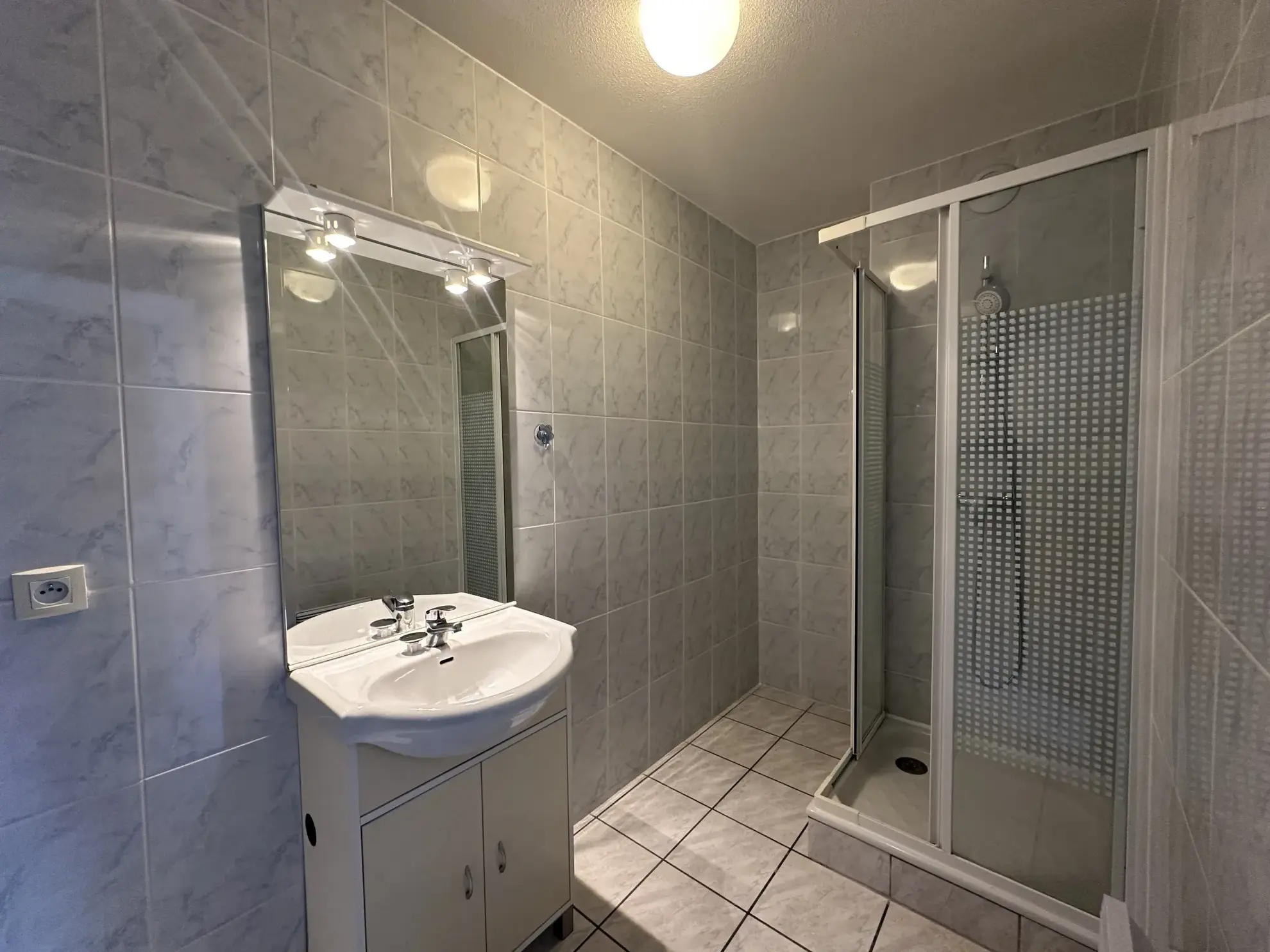 Appartement F2 à vendre à Amélie-les-Bains avec garage et vue 