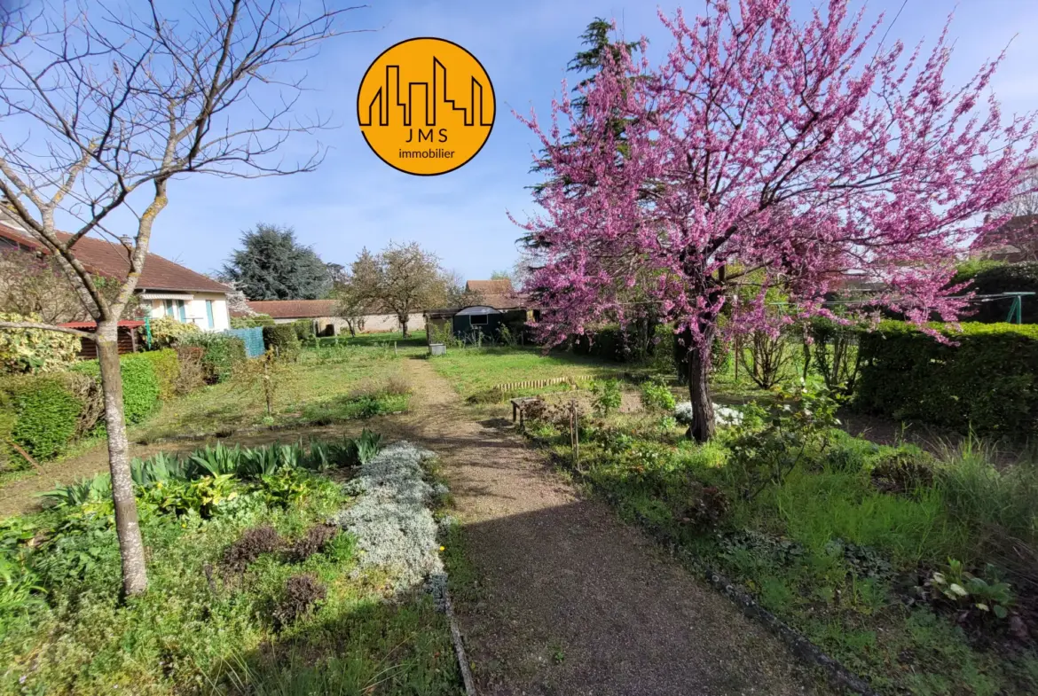 Maison charmante avec jardin à Yzeure en vente 