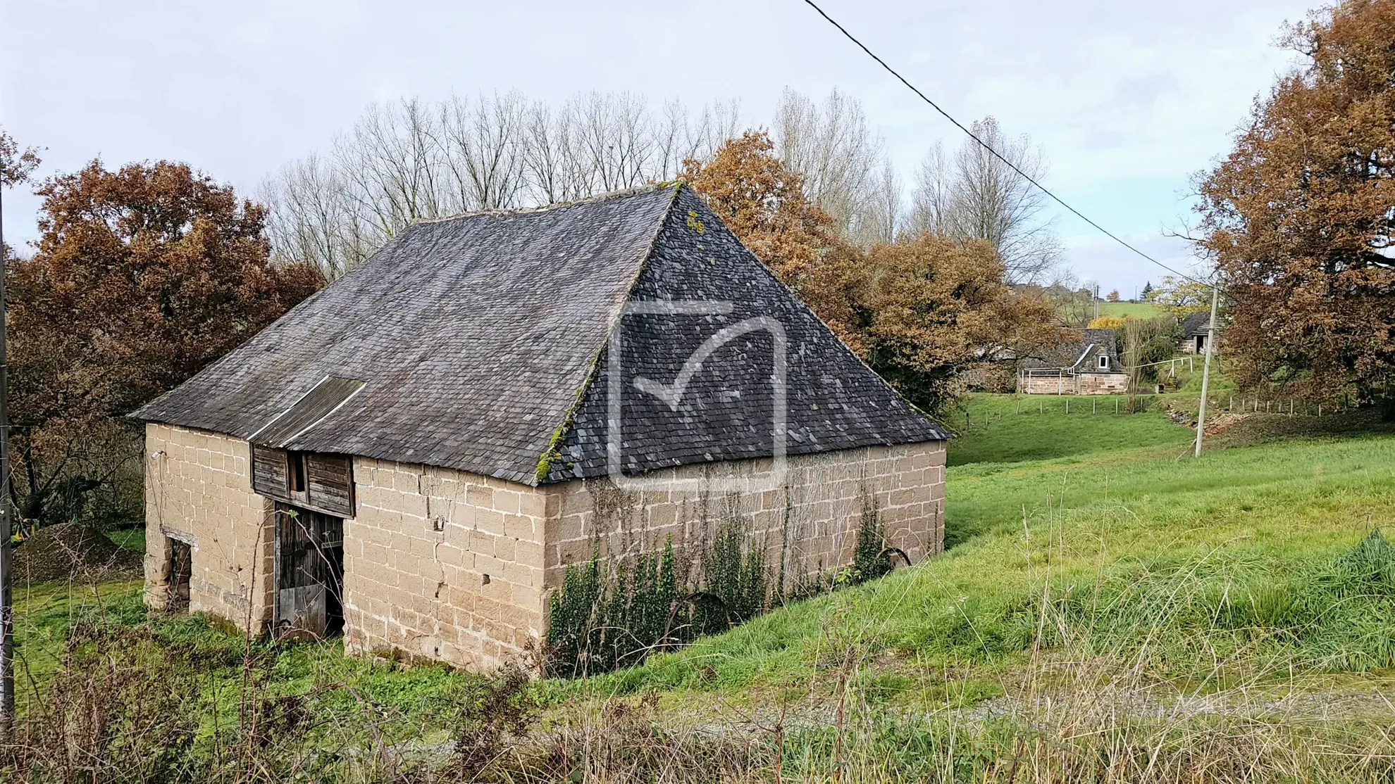 Vente d'un chai et d'une grange à Saint Cyr La Roche 