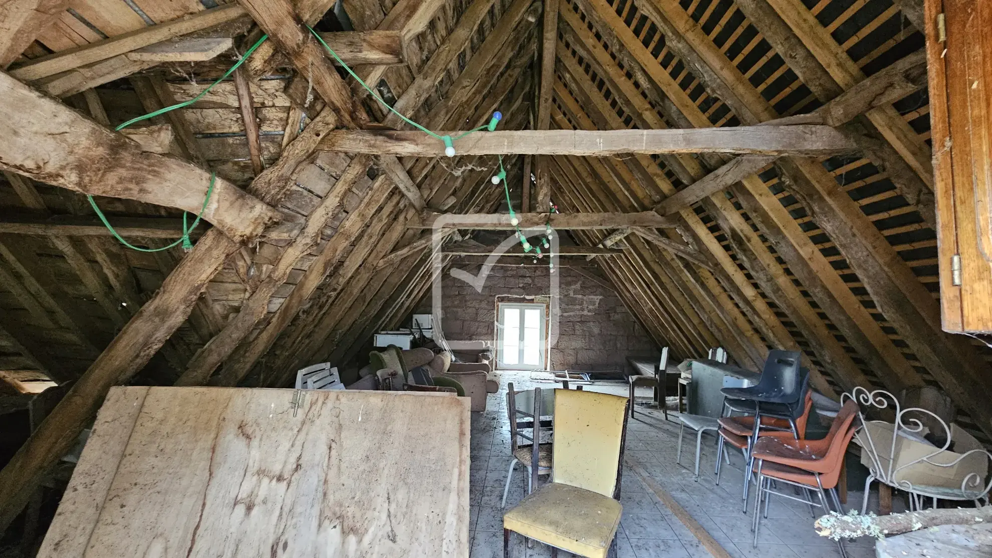 Vente d'un chai et d'une grange à Saint Cyr La Roche 