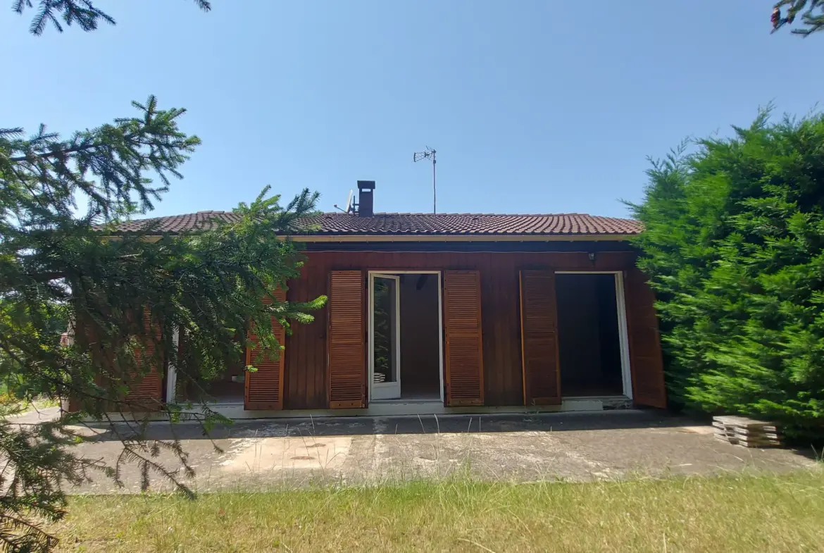 Villa à vendre avec piscine et grand terrain à Seyssuel 