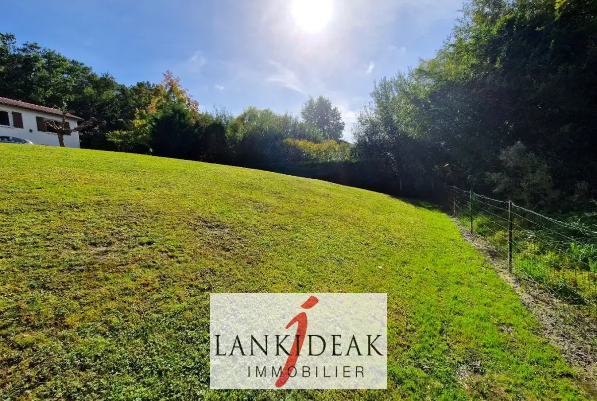 Terrain à bâtir de 750 m2 à Lahonce, proche de Bayonne 