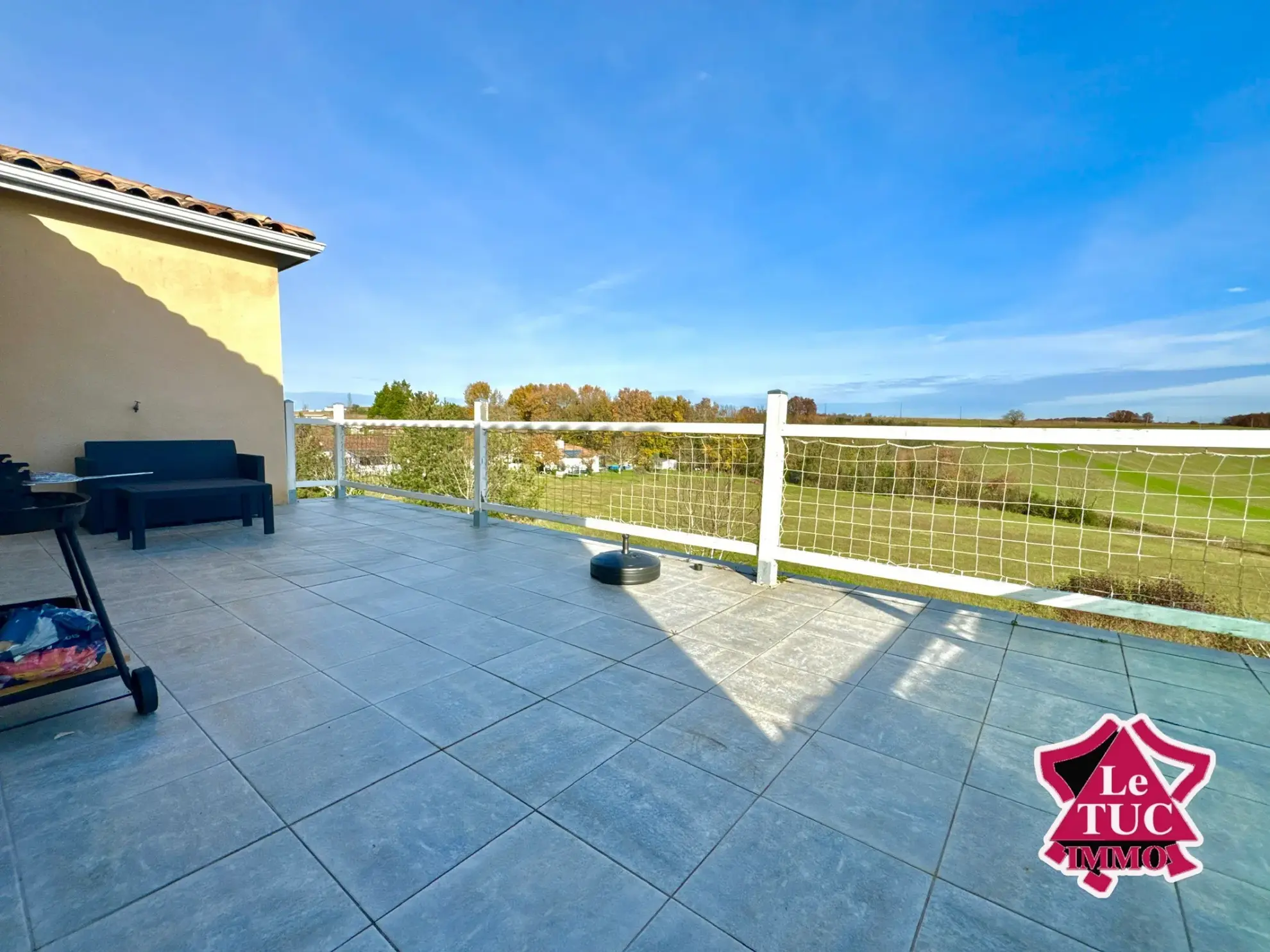 Maison contemporaine avec piscine chauffée à Massoules 