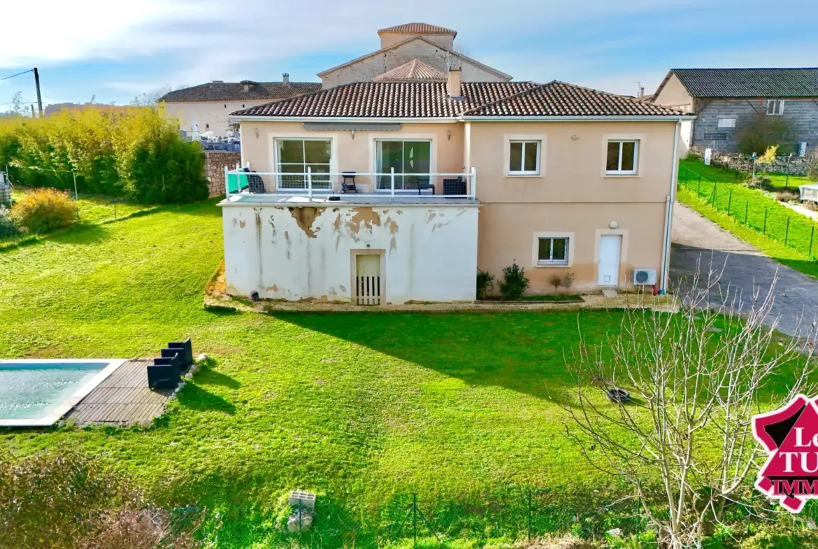 Maison contemporaine avec piscine chauffée à Massoules 