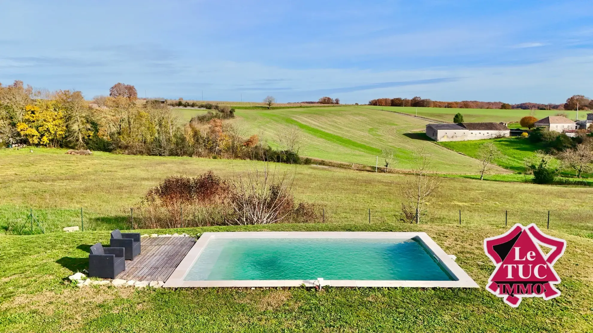 Maison contemporaine avec piscine chauffée à Massoules 