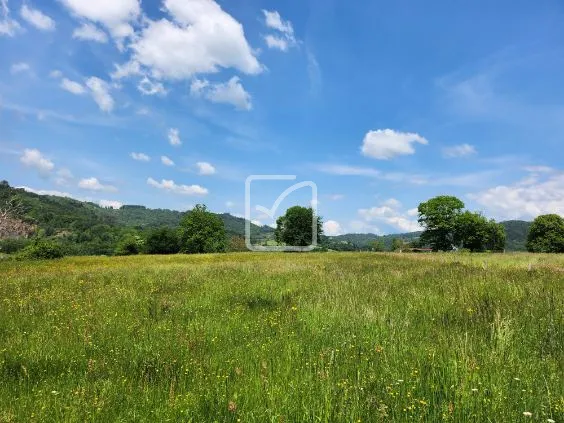 Terrain à bâtir de 2592 m² à Aubazine, proche Malemort