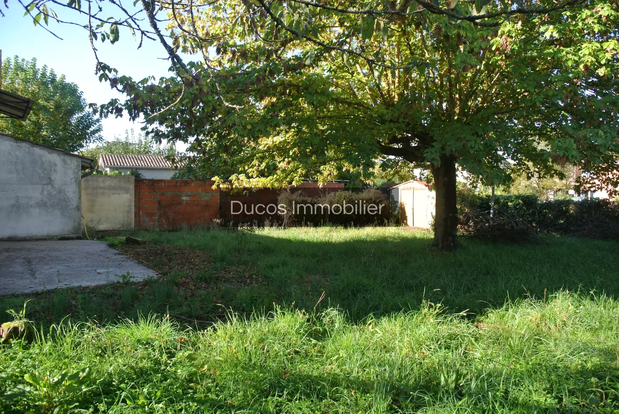 Maison à Marmande avec garage et jardin à rénover 