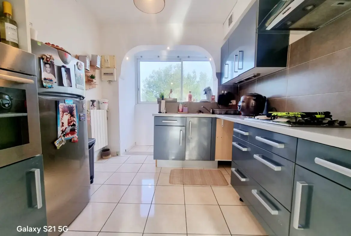 Vente Appartement de TYPE 4 à Vitrolles - 66,80 m² Loué 