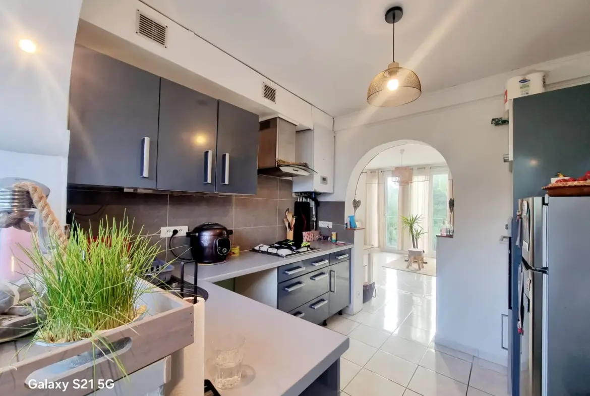 Vente Appartement de TYPE 4 à Vitrolles - 66,80 m² Loué 