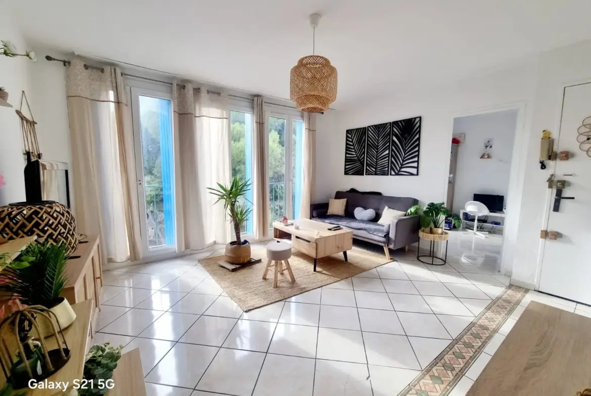 Vente Appartement de TYPE 4 à Vitrolles - 66,80 m² Loué 