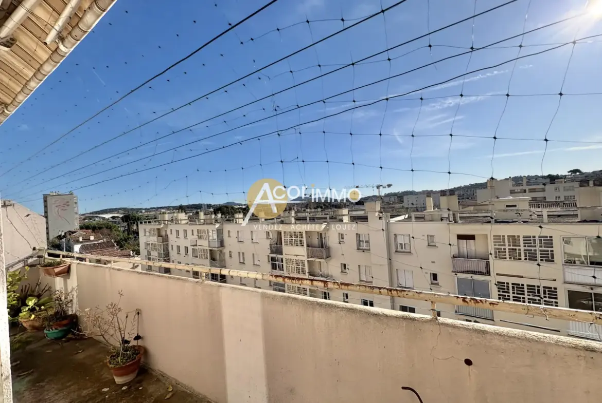 Appartement Type 4 à Vendre à Toulon Est avec Balcon et Cave 