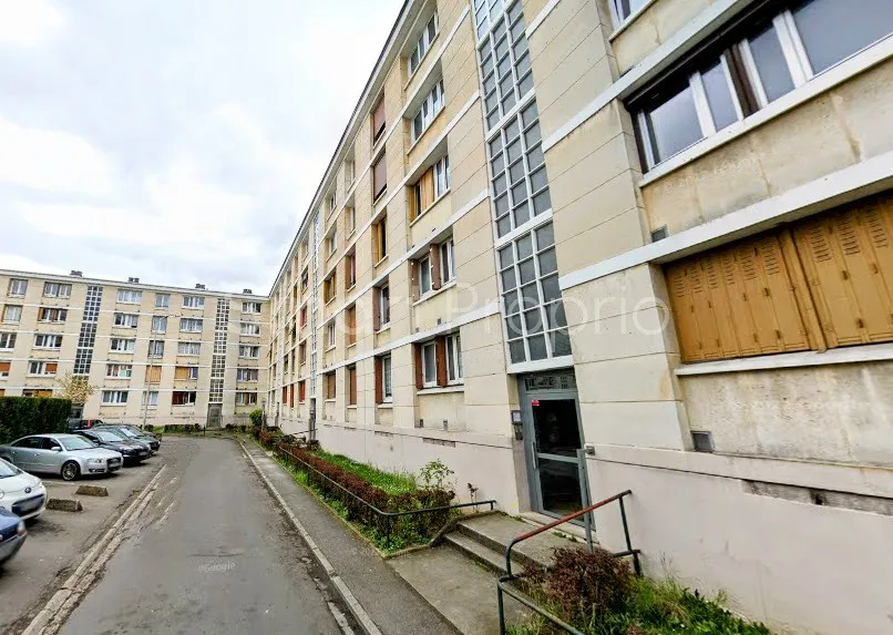 Appartement type 4 avec 3 chambres à Creil, actuellement loué 