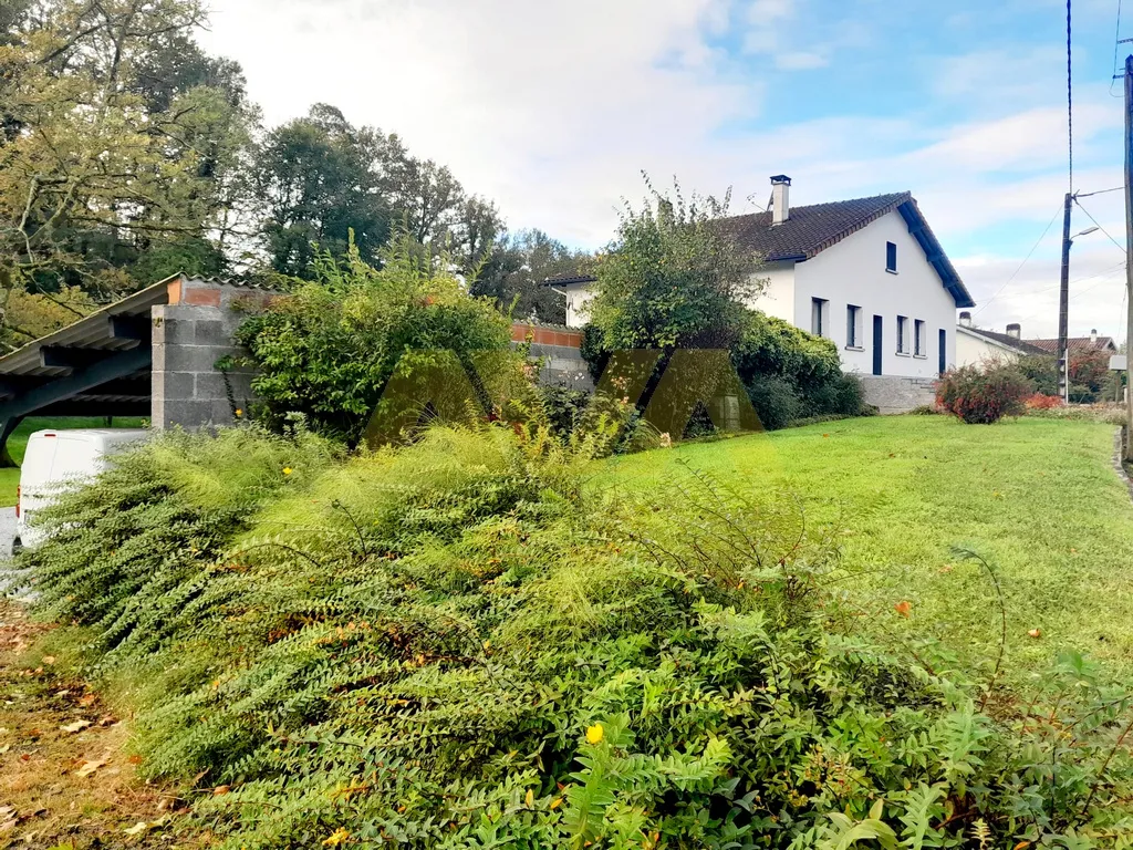 Grande maison familiale à vendre à Ledeuix 