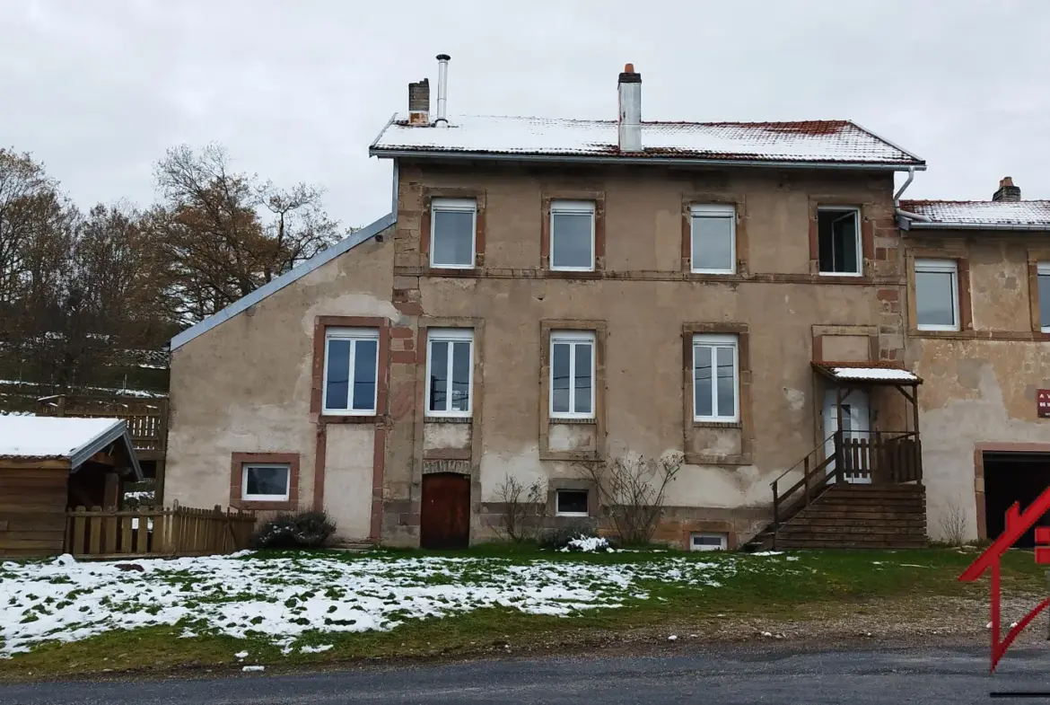 Vente d'une ancienne école rénovée à Laveline devant Bruyères 