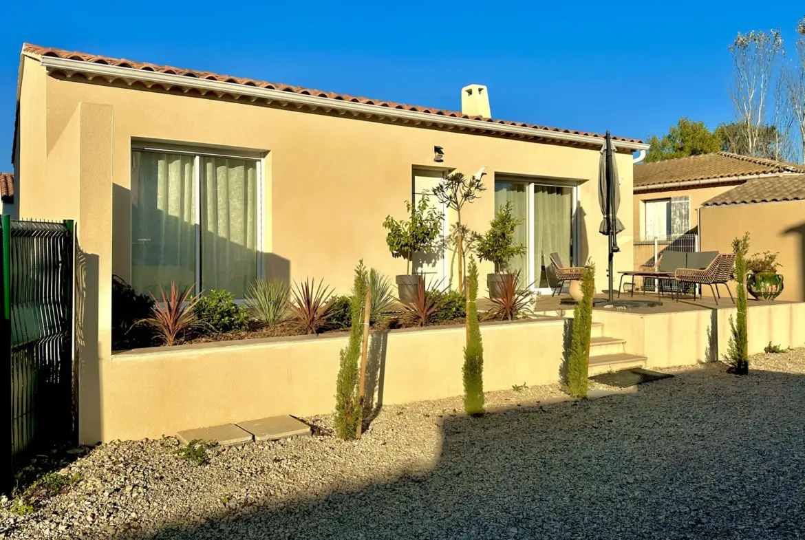 Très jolie villa ultra récente à Ste Cécile les Vignes 