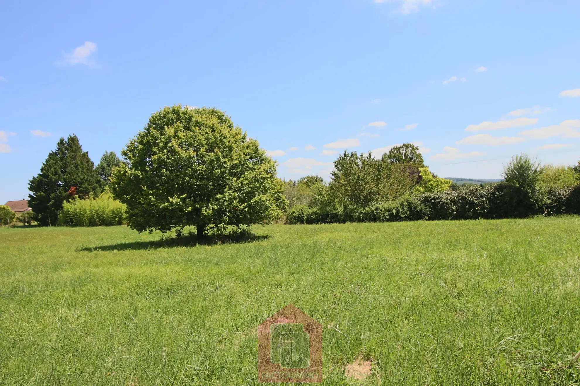 Terrain constructible de 3400 m² à vendre à Puy l'Évêque 