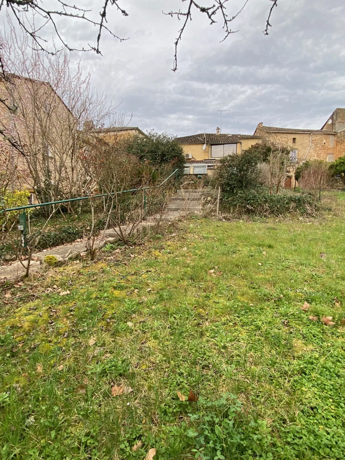 Maison spacieuse à vendre à Lacapelle-Biron, proche de Monflanquin 