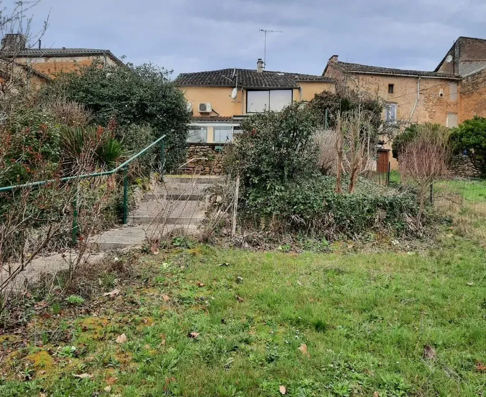 Maison spacieuse à vendre à Lacapelle-Biron, proche de Monflanquin 