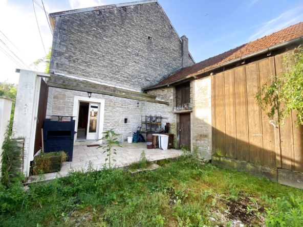 Maison spacieuse à 30 km de Dijon à vendre à Blaisy-bas