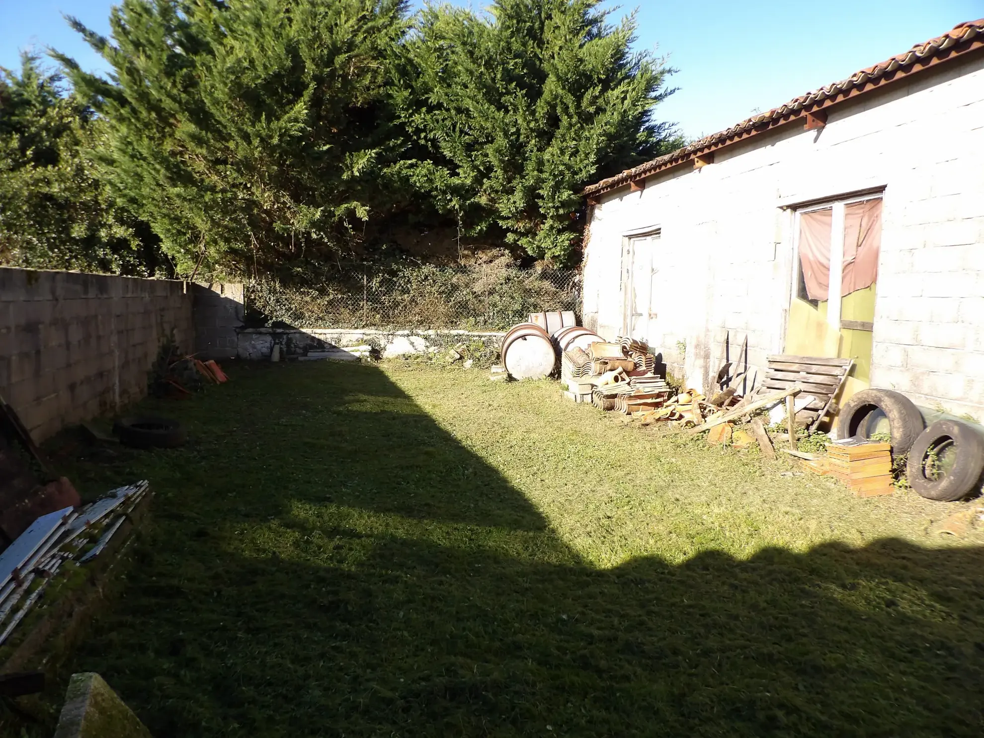 Maison 6 pièces principales à Saint Savinien avec jardin et dépendances 