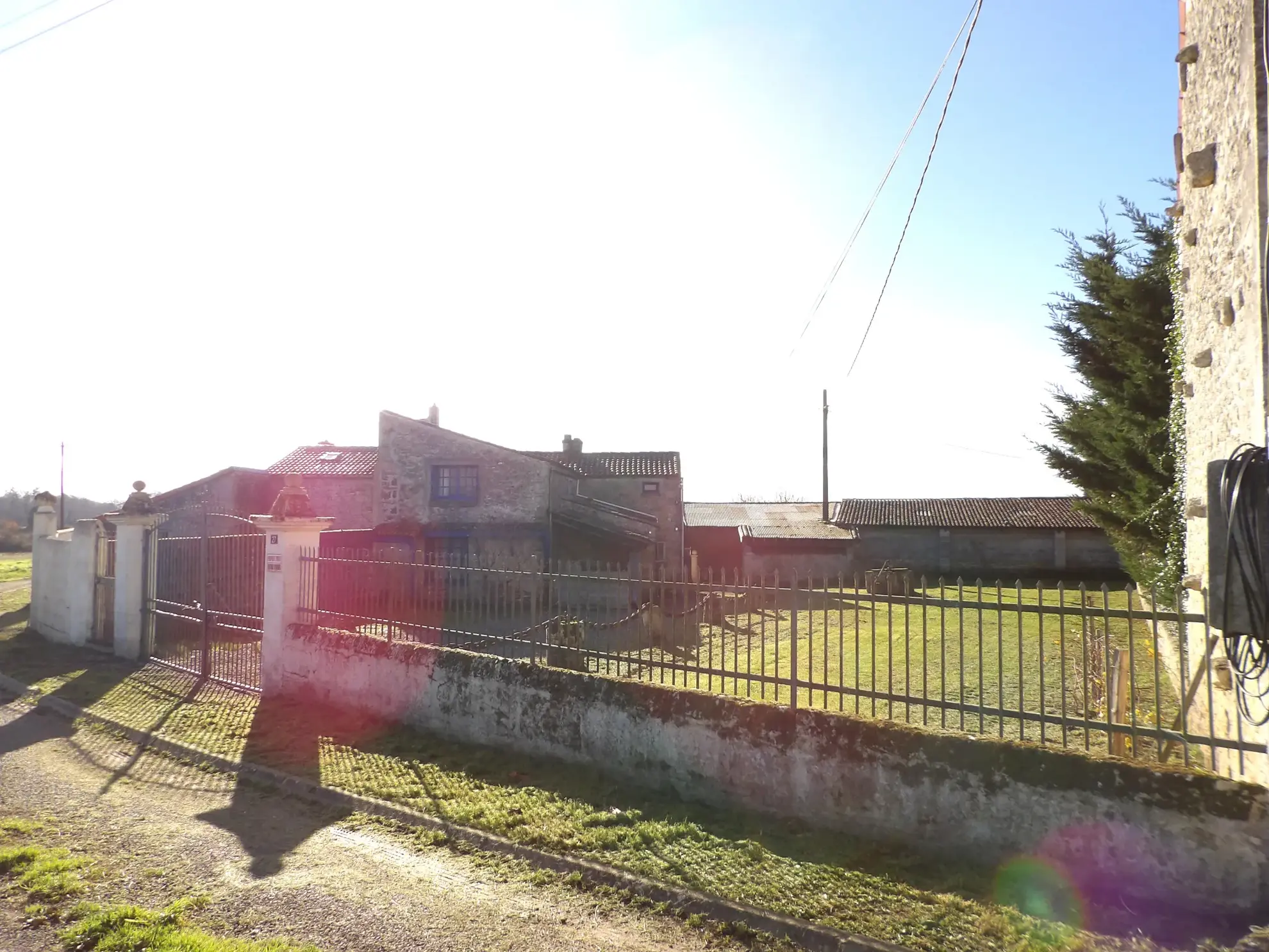 Maison 6 pièces principales à Saint Savinien avec jardin et dépendances 