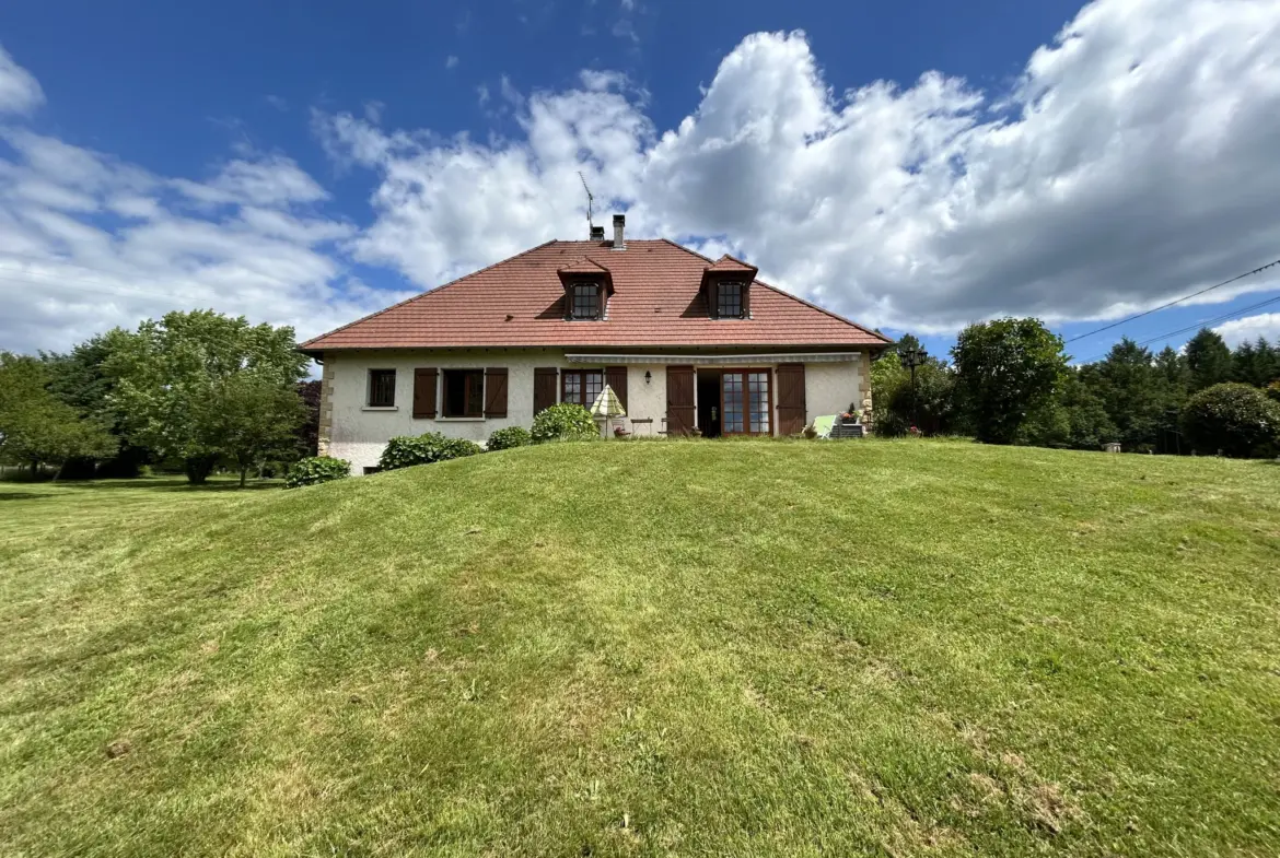 Maison familiale à Saint-Clément, Corrèze - 275 m² 