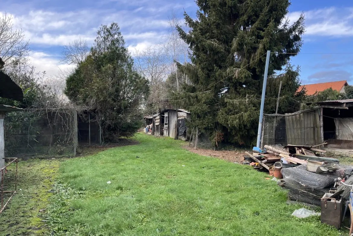 Grande maison à vendre à Bazet avec jardin constructible 