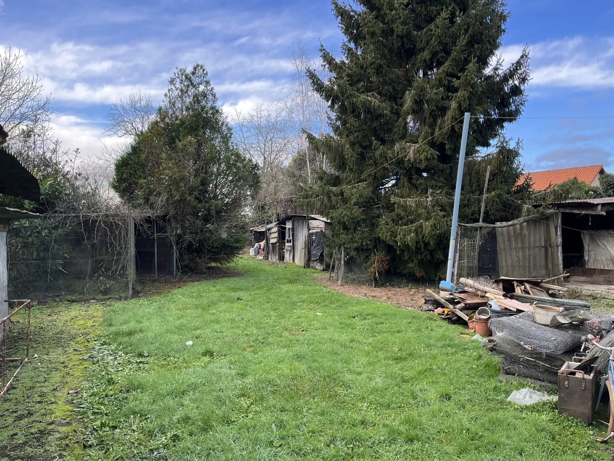 Grande maison à vendre à Bazet avec jardin constructible 