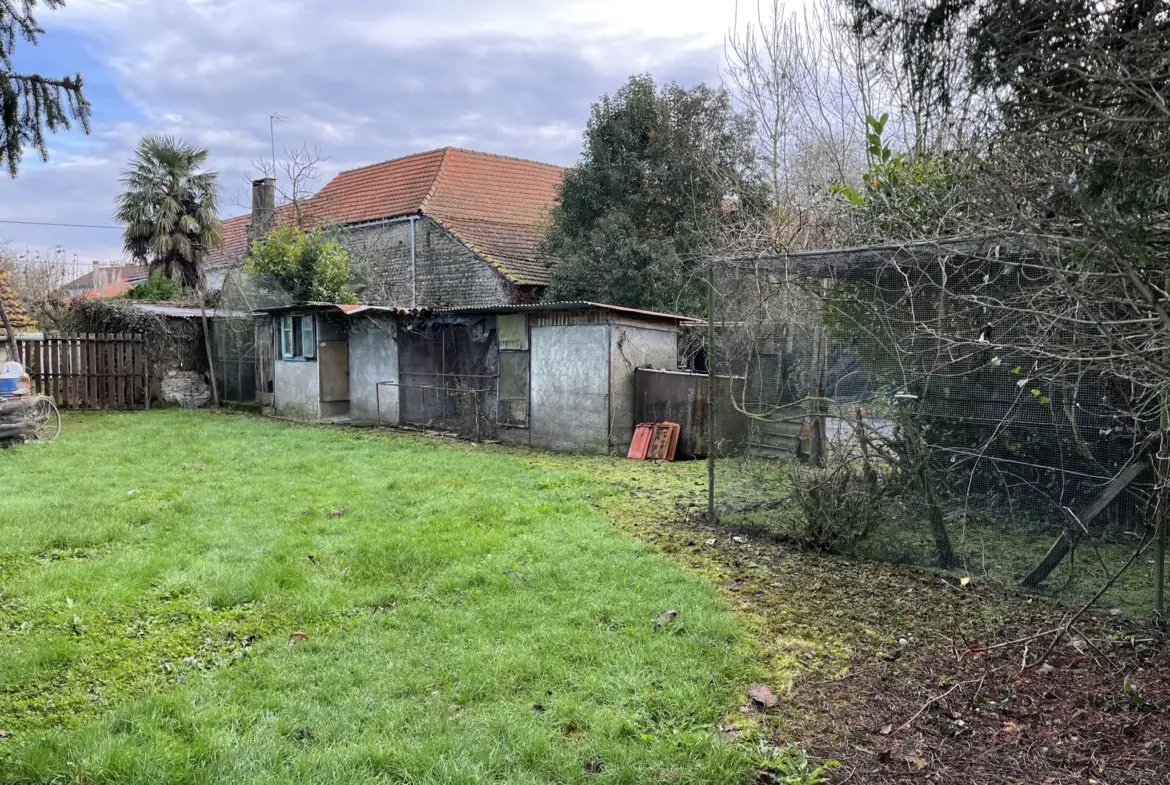 Grande maison à vendre à Bazet avec jardin constructible 