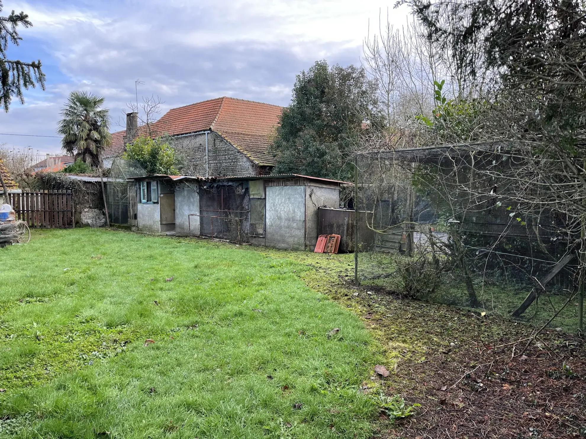 Grande maison à vendre à Bazet avec jardin constructible 