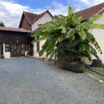 Grande maison à vendre à Bazet avec jardin constructible