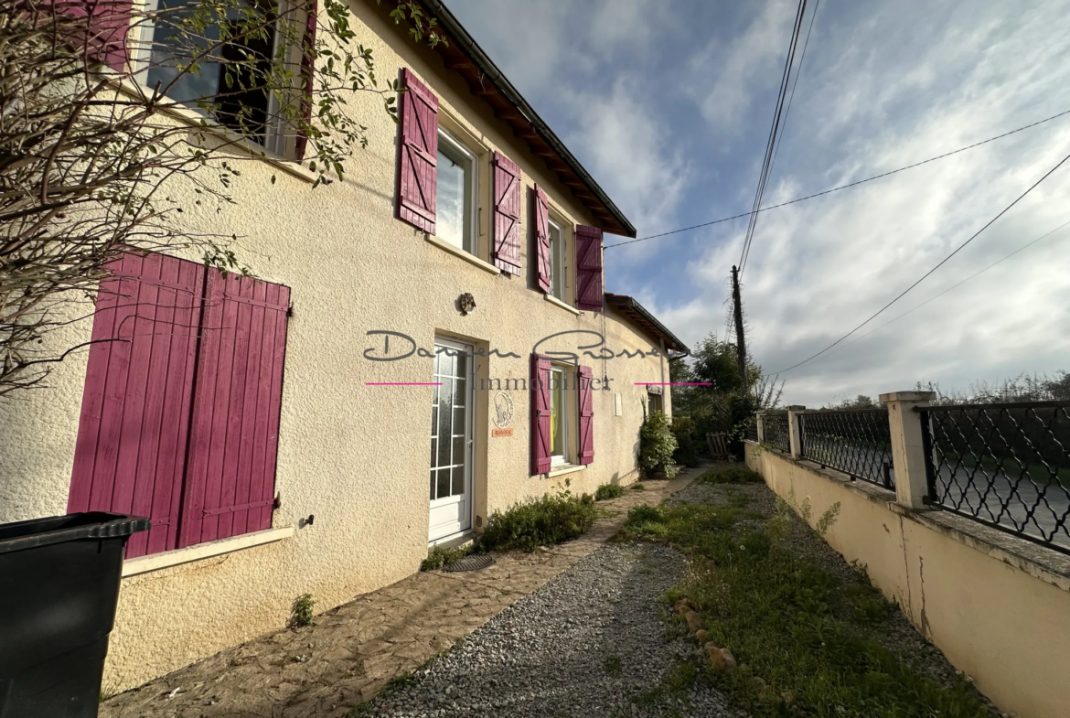 Maison avec dépendances à Perreux - 2980 m² 