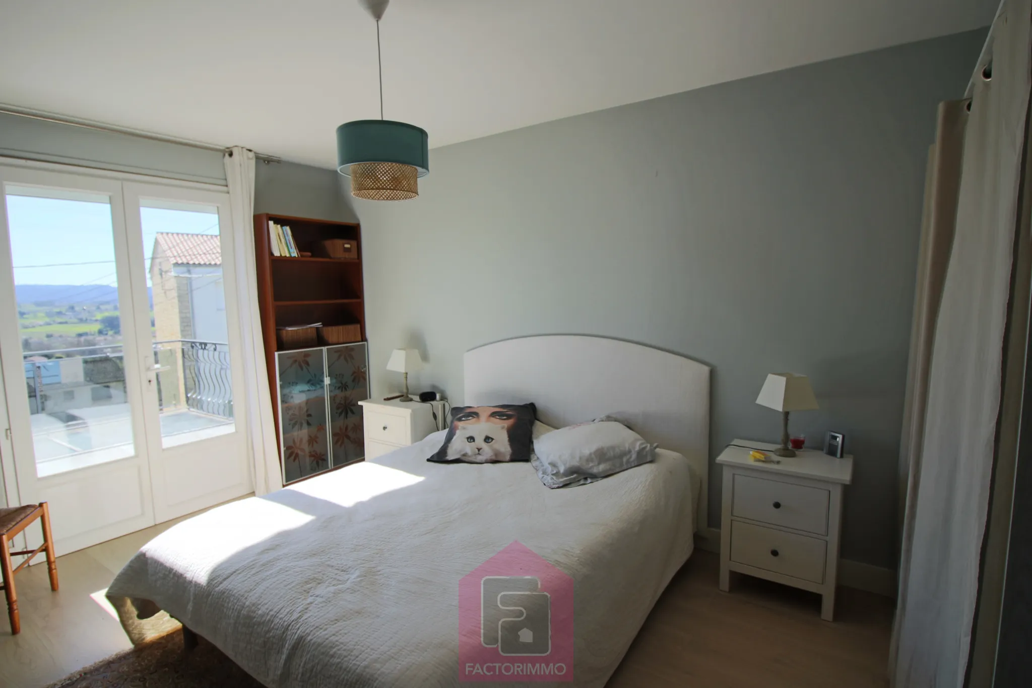 Maison rénovée avec deux appartements à vendre à Puy l'Évêque 