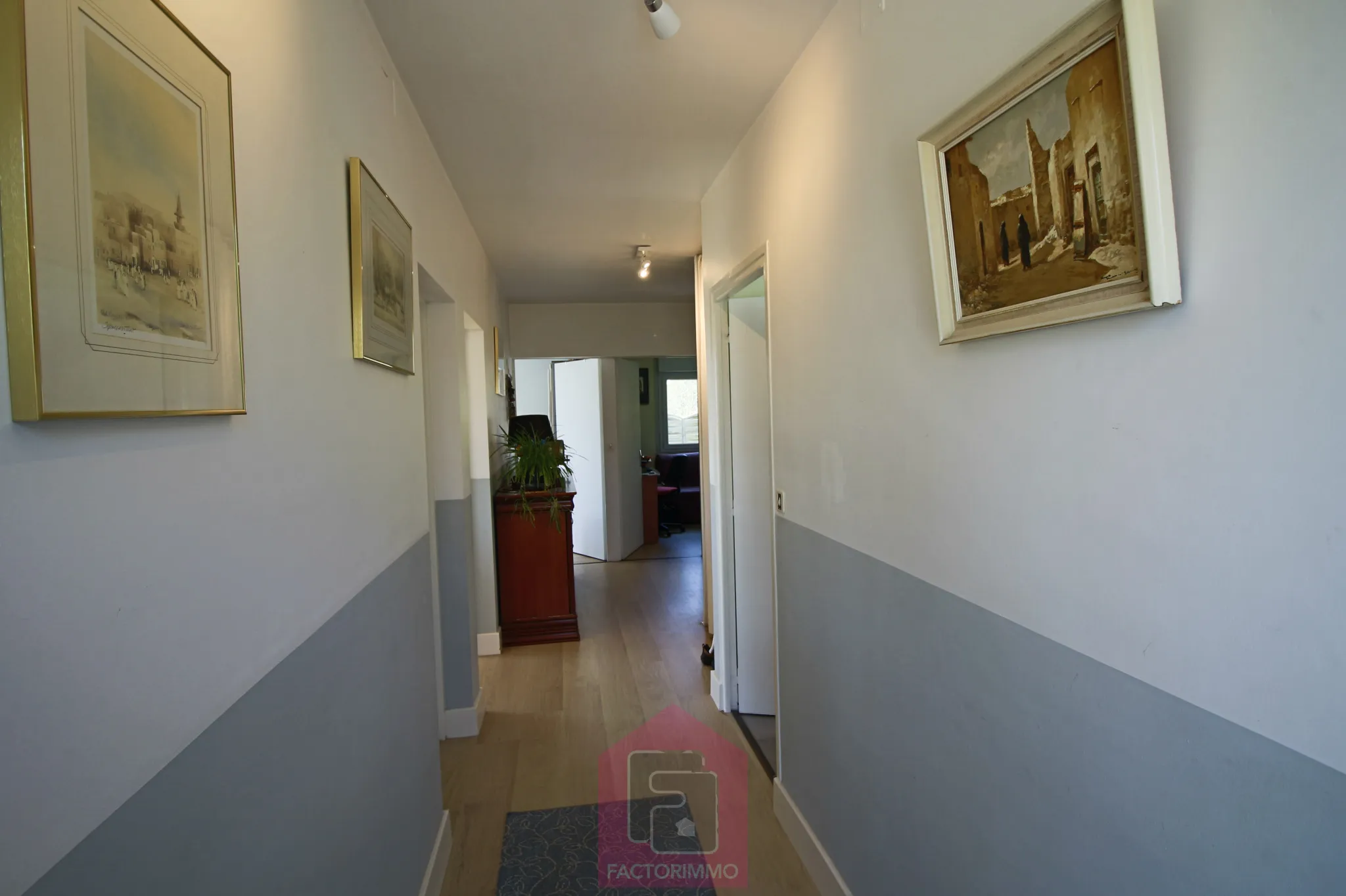 Maison rénovée avec deux appartements à vendre à Puy l'Évêque 