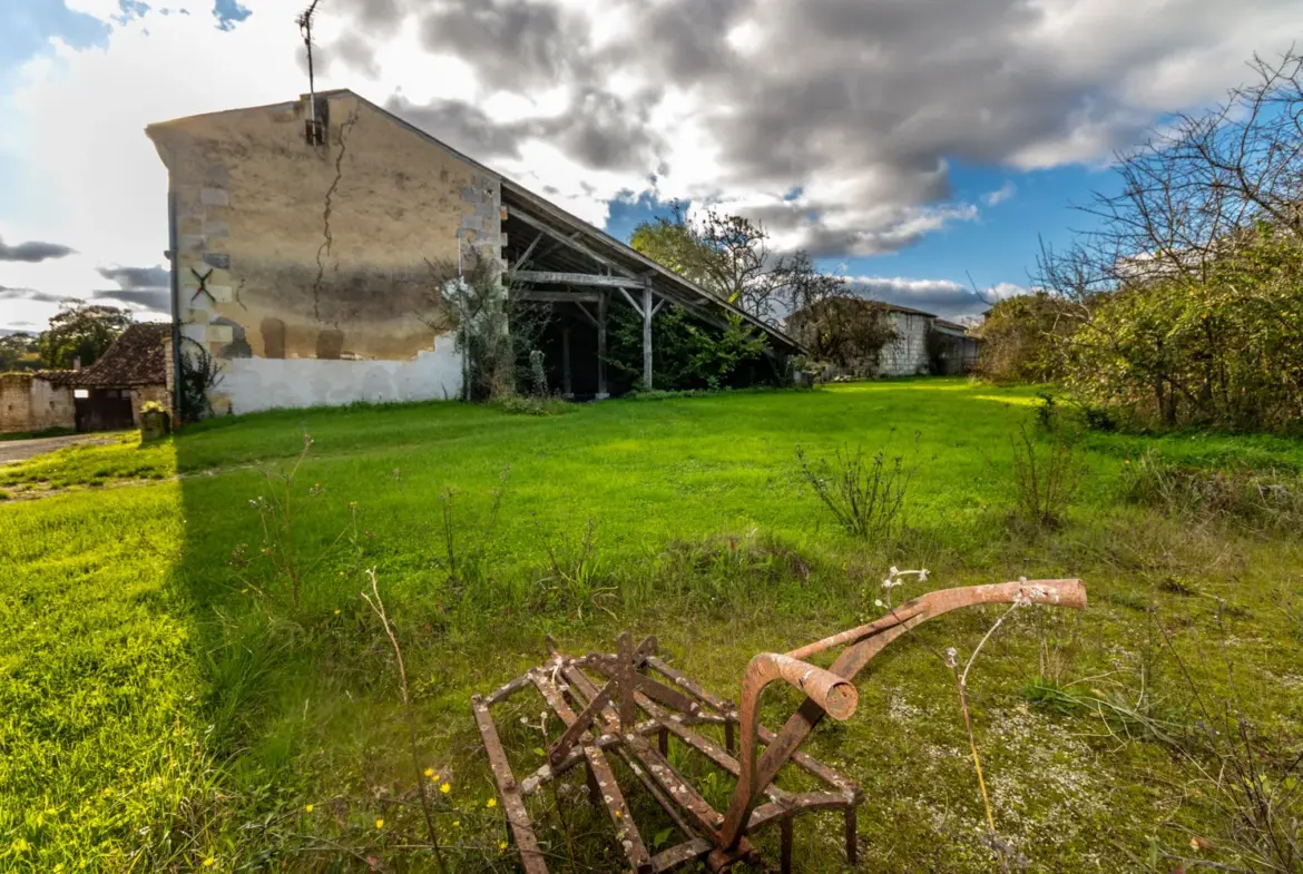 Maison charentaise avec 2 chambres et 4600 m² de terrain à Fontcouverte 