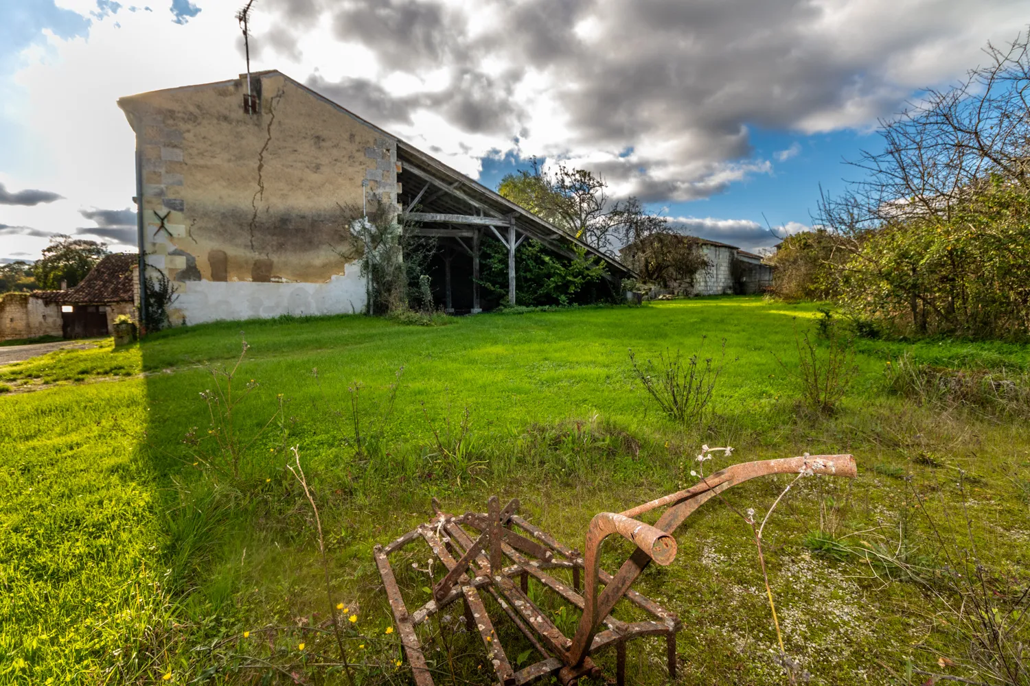 Maison charentaise avec 2 chambres et 4600 m² de terrain à Fontcouverte 