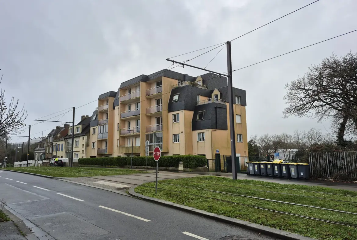 T3 lumineux à vendre à Brest avec balcon et parking privatif 