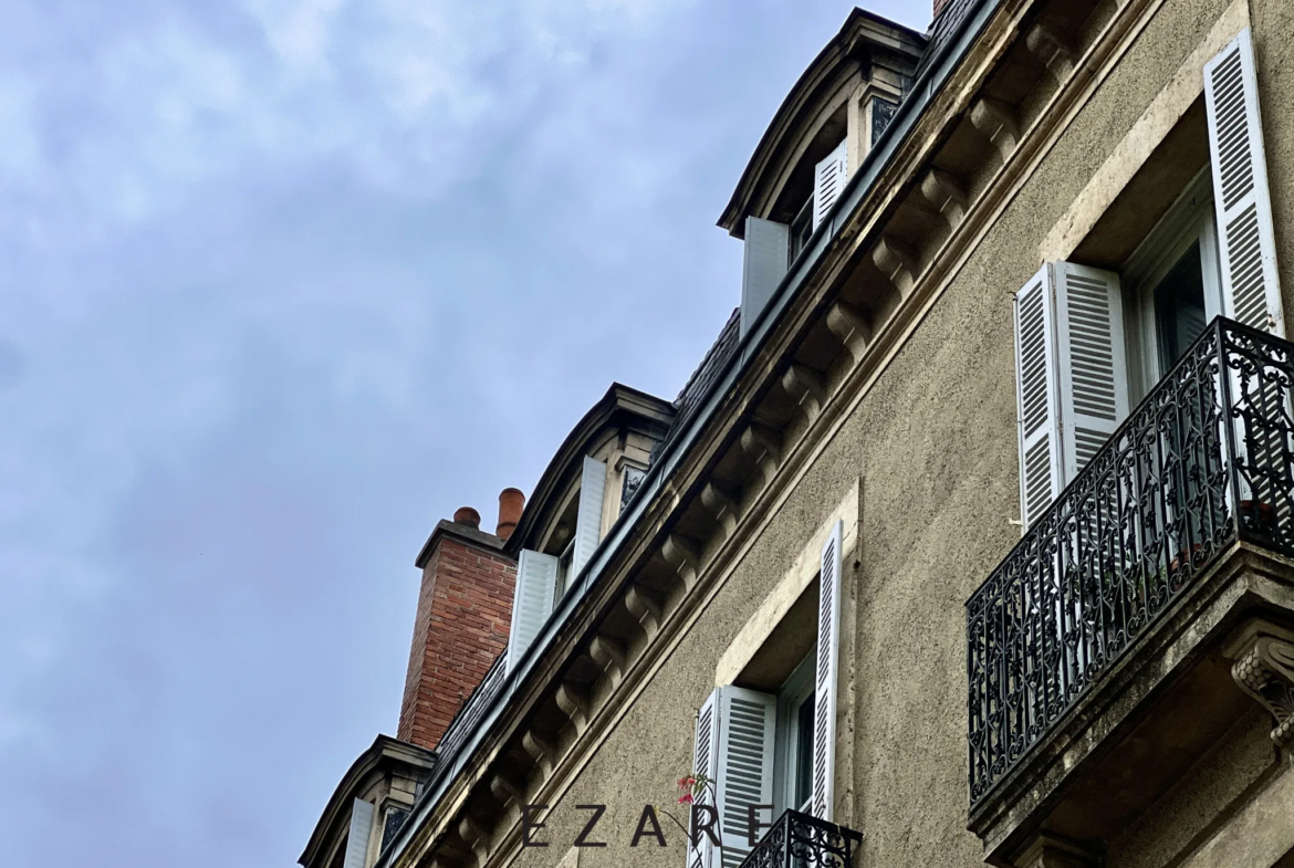 T4 Proche Antiquaires à Dijon - Fort Potentiel à Rénovation 