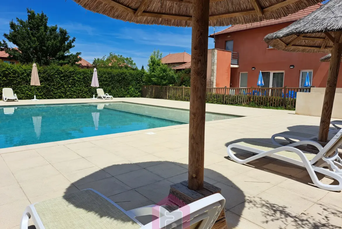 Bel appartement de 42 m2 à vendre à Prayssac avec piscine 