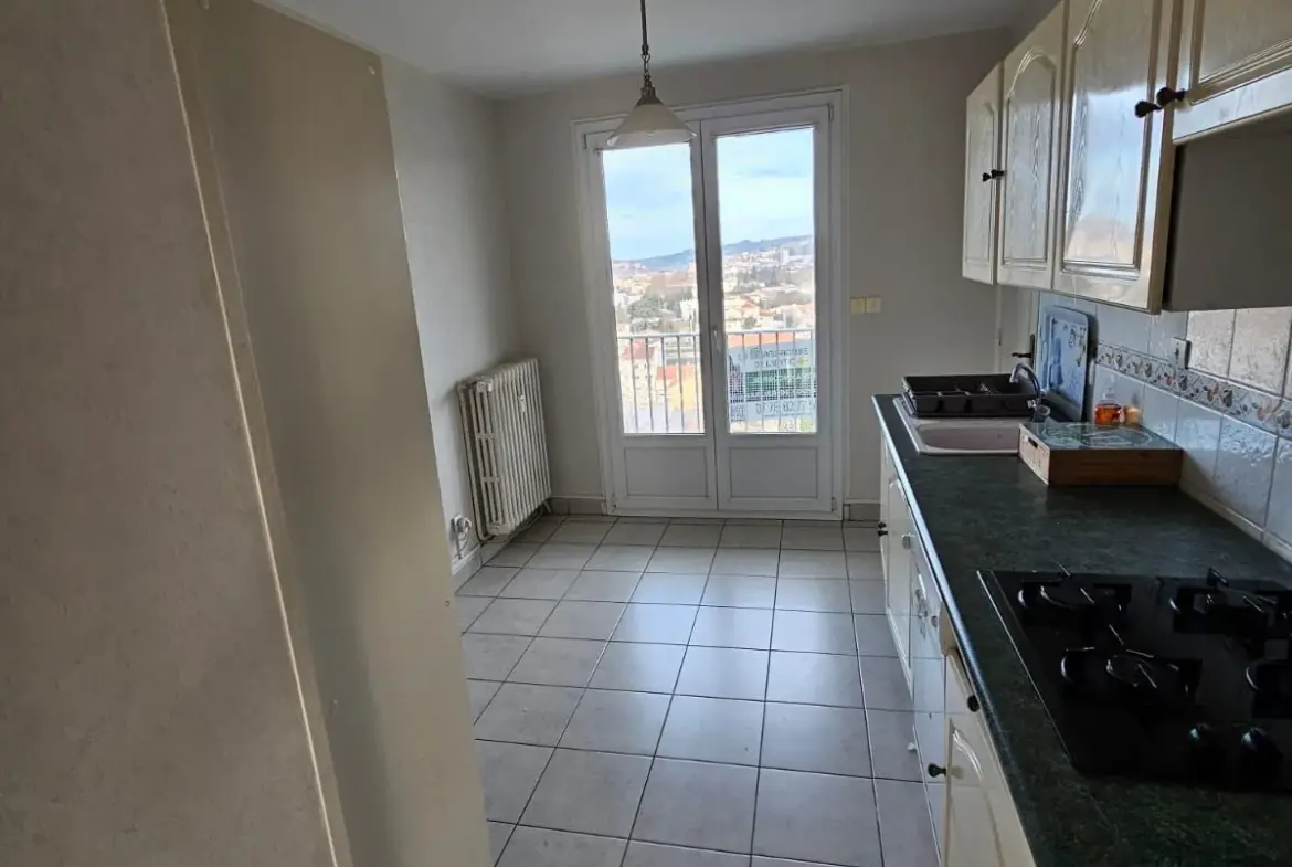 À vendre Appartement F3 traversant à Saint-Étienne avec deux balcons 