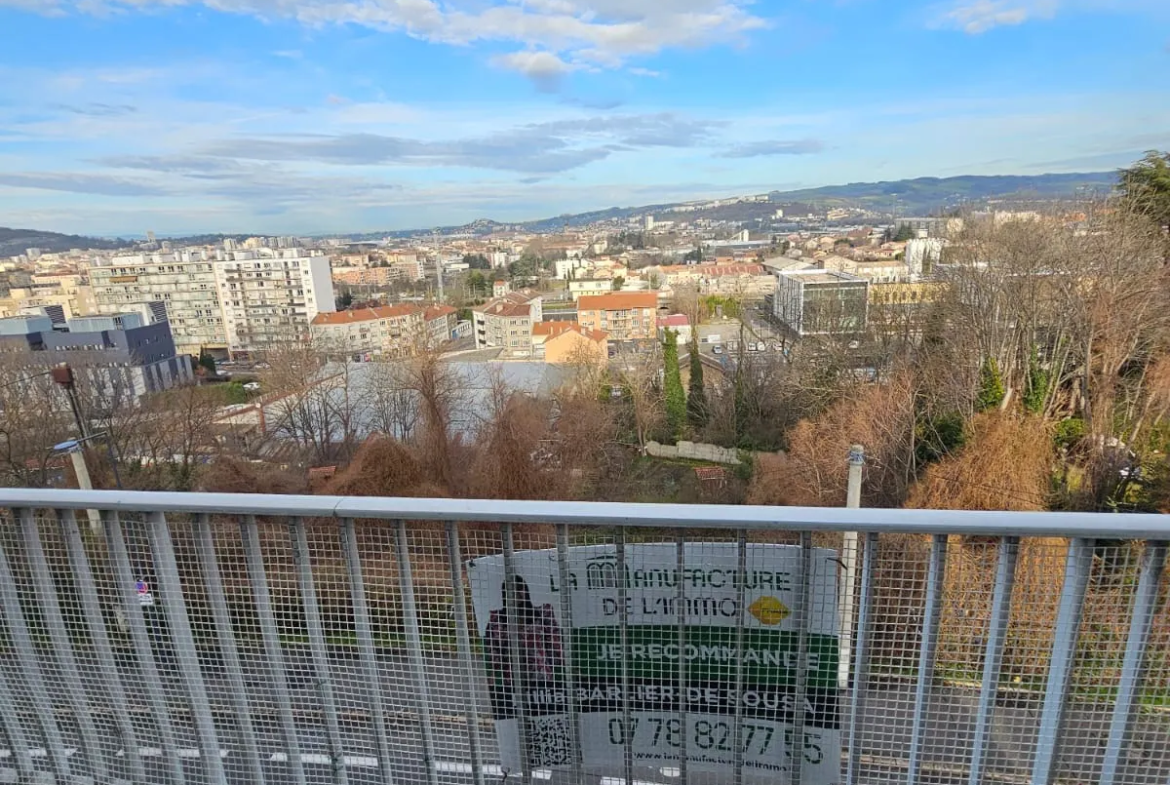 À vendre Appartement F3 traversant à Saint-Étienne avec deux balcons 