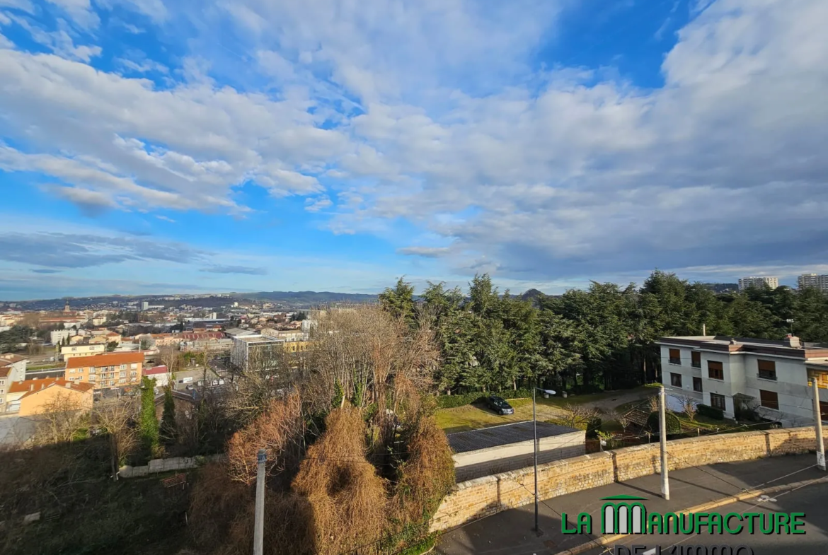 À vendre Appartement F3 traversant à Saint-Étienne avec deux balcons 